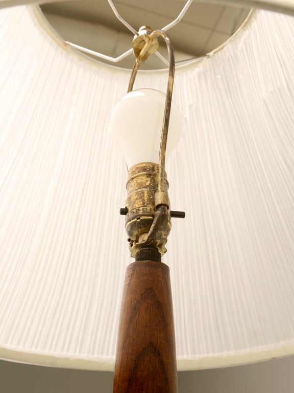 Mid-20th Century c.1930 English Oak Barley Twist Floor-lamp