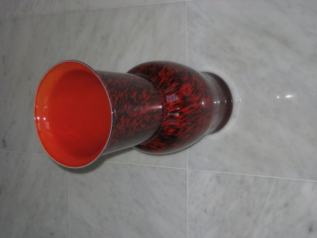 Red and Black Vintage Murano Vase Attributed to Seguso For Sale 1