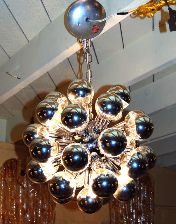 Chrome sputnik chandelier with 32 half silver top light bulbs
Dimension without chain h 18" Diam 15"