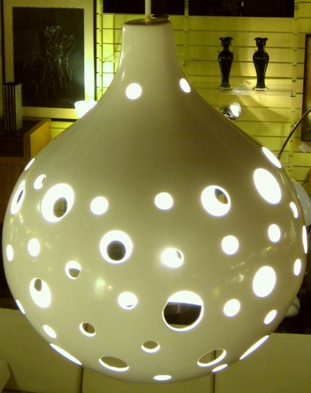 Drop shaped fixture made in fiber glass. This lamp is highly decorative and give a beautiful light.