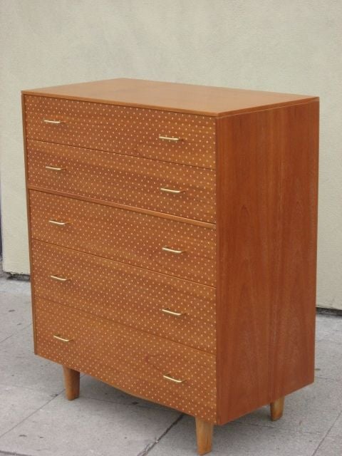 The front of the drawers is engraved with little stars.<br />
It is made of solid mahogany.