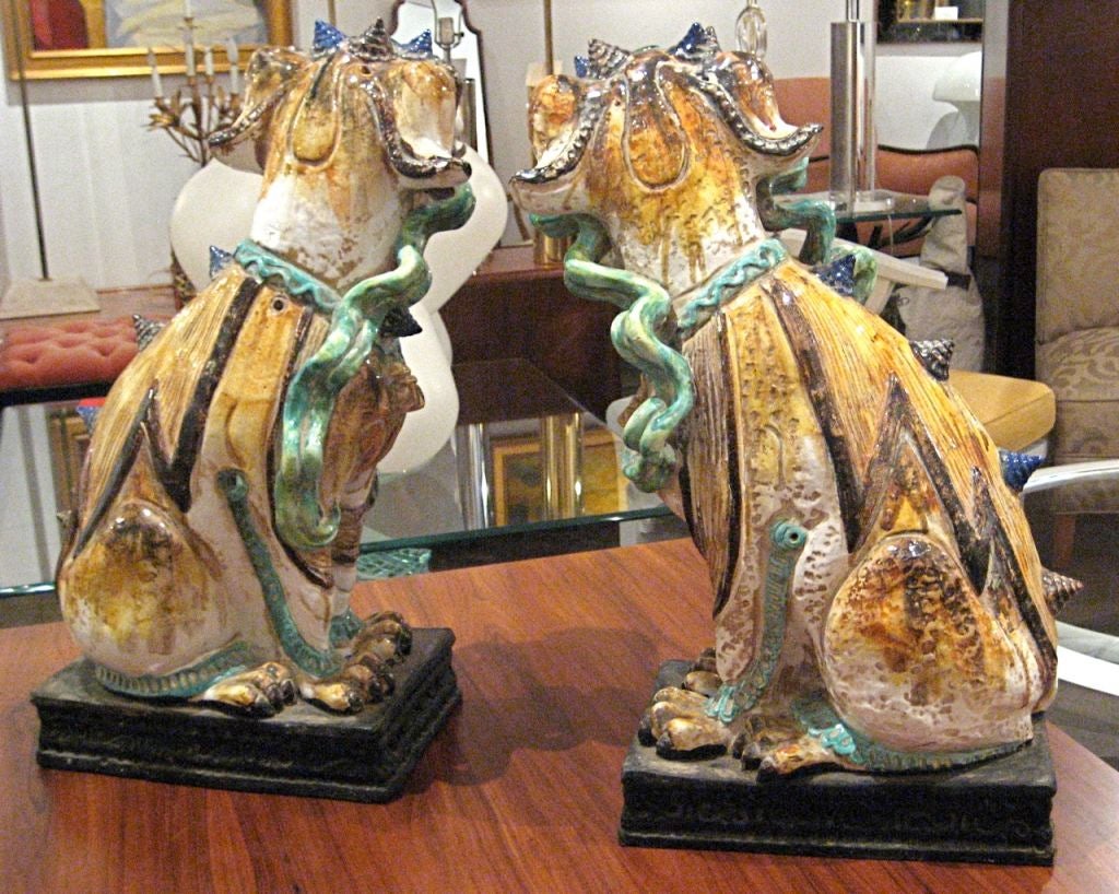 Lifesize pair of Italian Foo Dogs in the style of Fantoni In Excellent Condition In Danville, CA