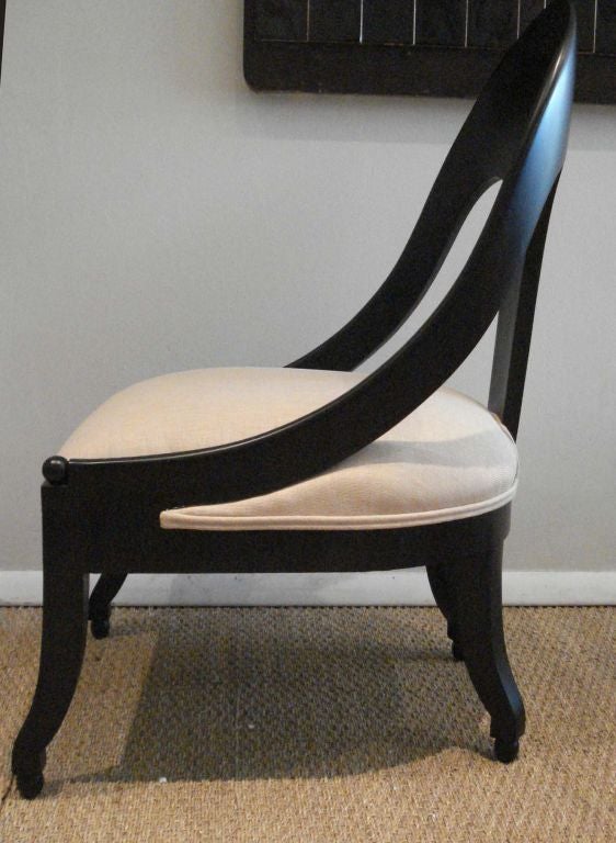 Pair of Spoon Back Chairs. In Excellent Condition In Miami, FL