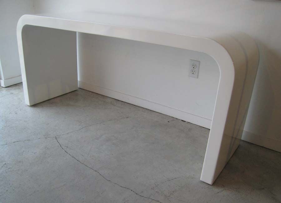 WOOD CONSTRUCTION WHTIE LACQUERED PAINT FINISH.