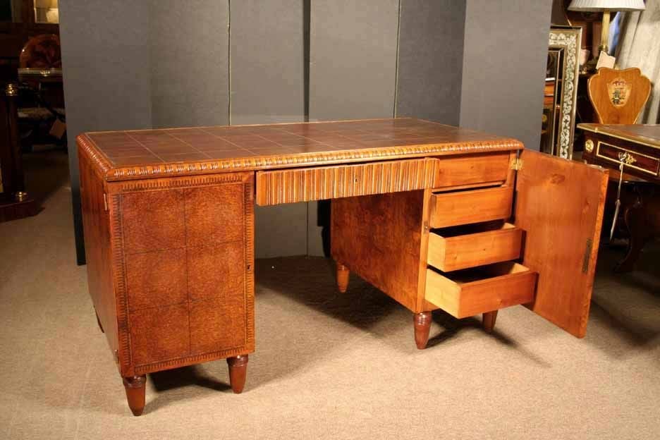 French Art Deco Amboyna Desk, Circa 1930 In Good Condition In New York, NY