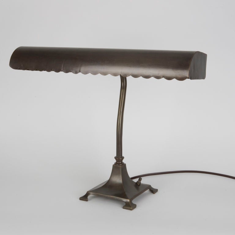 A brass scalloped-edge table lamp
