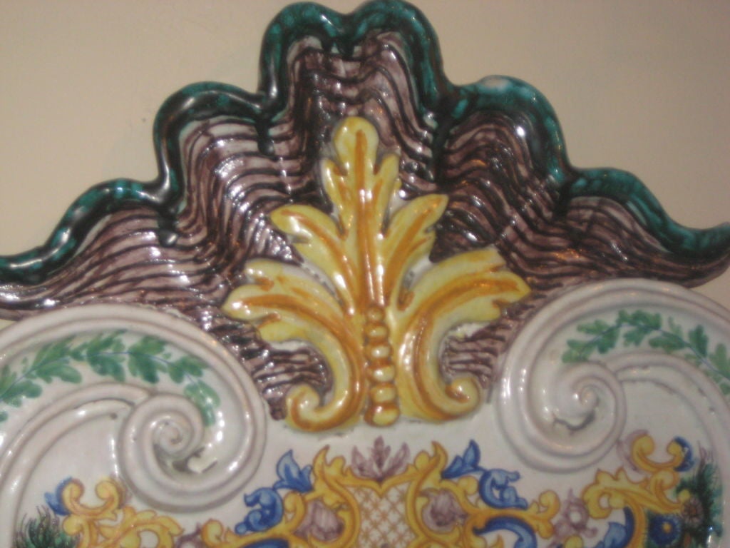 Paire d'appliques à double lumière en porcelaine italienne du XIXe siècle.