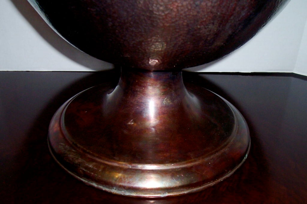 20ième siècle Paire de grandes lampes de table en bronze en vente