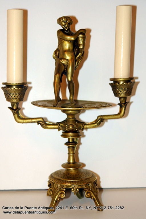 Ein italienischer Grand-Tour-Kerzenleuchter aus dem 19. Jahrhundert mit originaler Patina. Verdrahtet wie eine Lampe.

Abmessungen:
Höhe: 12?
Breite: 8?
Tiefe: 5