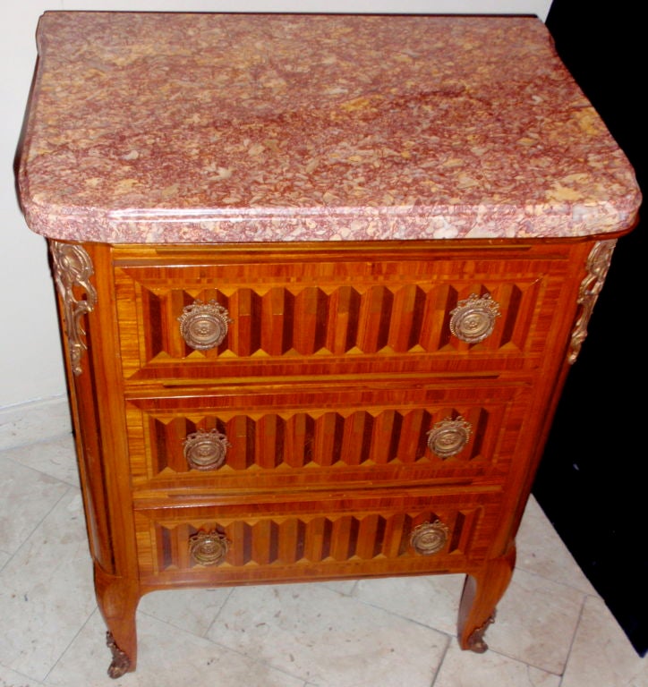 Early 20th Century Pair of French Neoclassic Nightstands