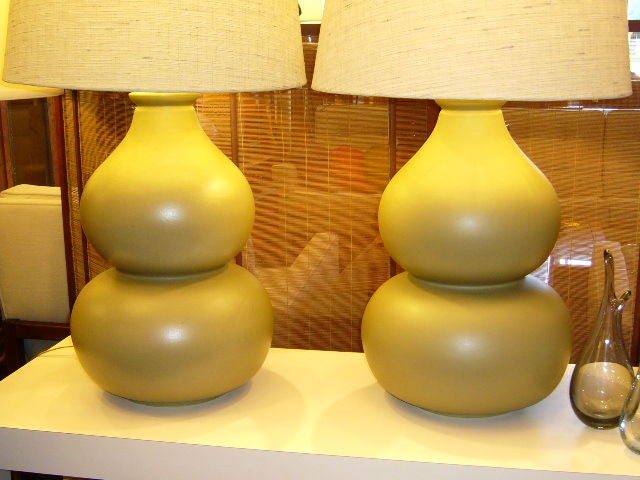 Bulbous Avocado Double Gourd Shape Lamps