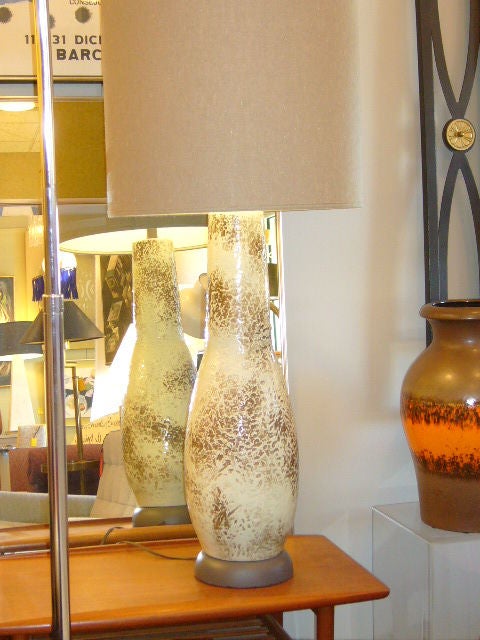 Monumental 1950s mid-century modern textural pottery table lamp with a mottled glaze of cocoa brown over grey/beige.. Great large size and shape!  Wonderful neutrality in color.  Shade use as example. Use your own shade.

