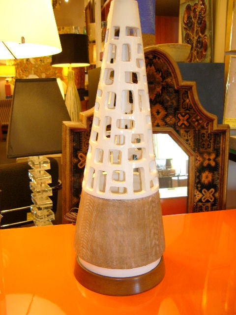 Tall 1950s Zaccagnini Reticulated Pottery Obelisk Lamp In Good Condition In Miami, FL