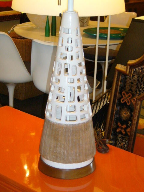 Tall 1950s Zaccagnini Reticulated Pottery Obelisk Lamp 3