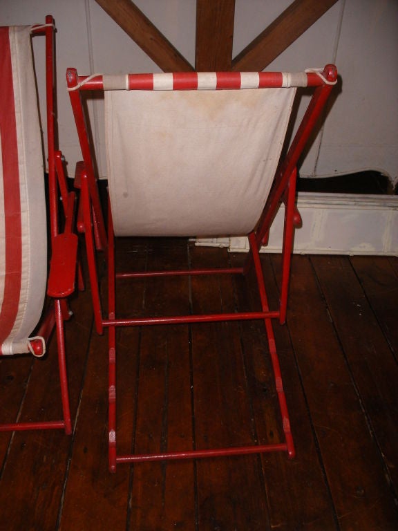 American PAIR OF RED AND WHITE STRIPED CANVAS BEACH CHAIRS