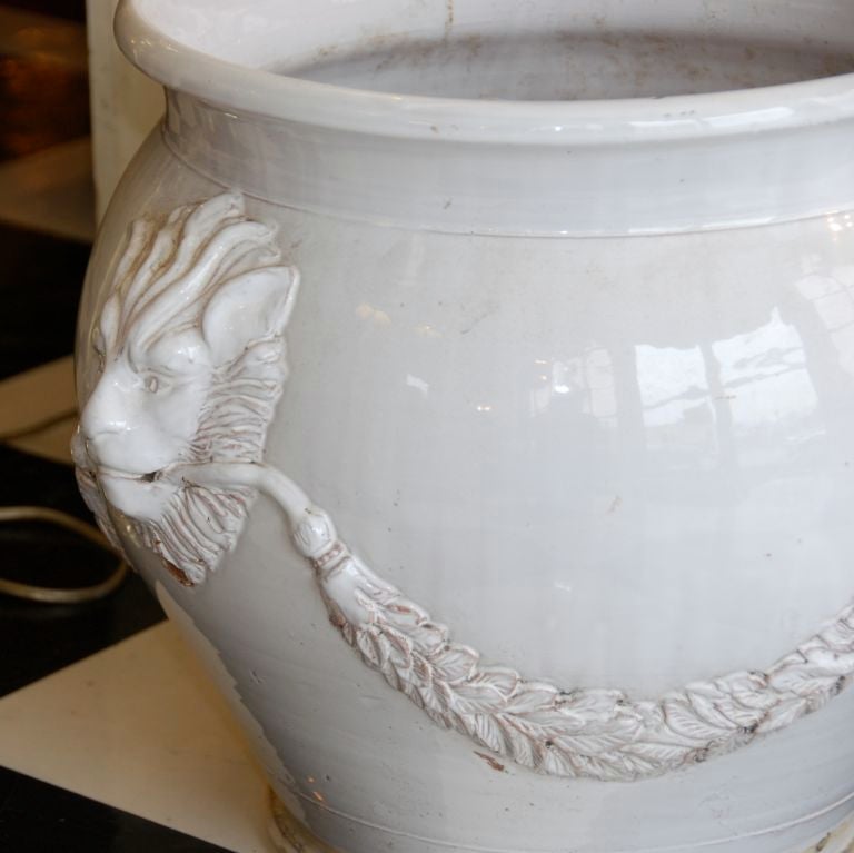 French garden urn In Good Condition For Sale In Charlottesville, VA