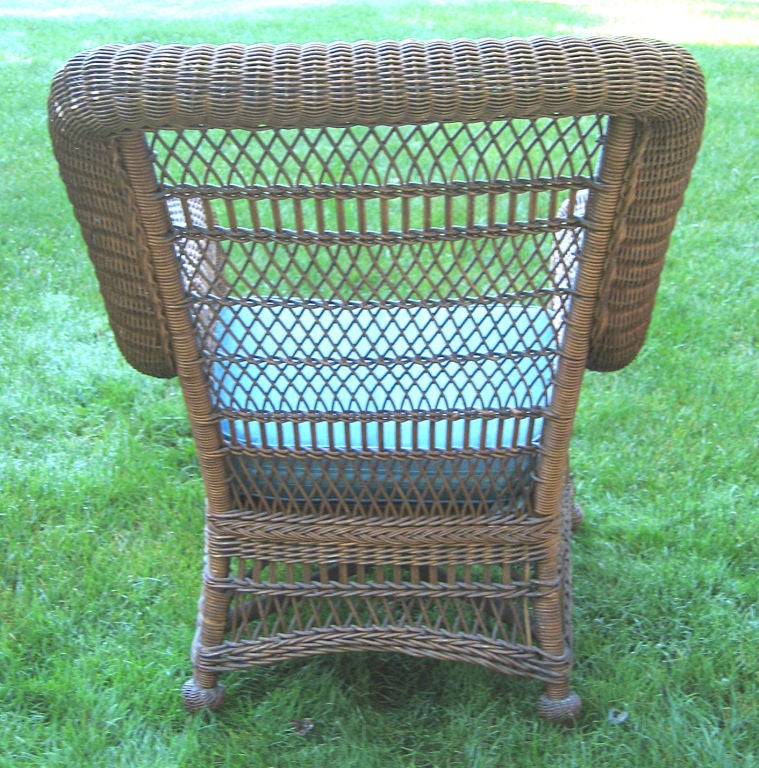 VICTORIAN ROLLED ARM WICKER CHAIR In Excellent Condition In Sheffield, MA