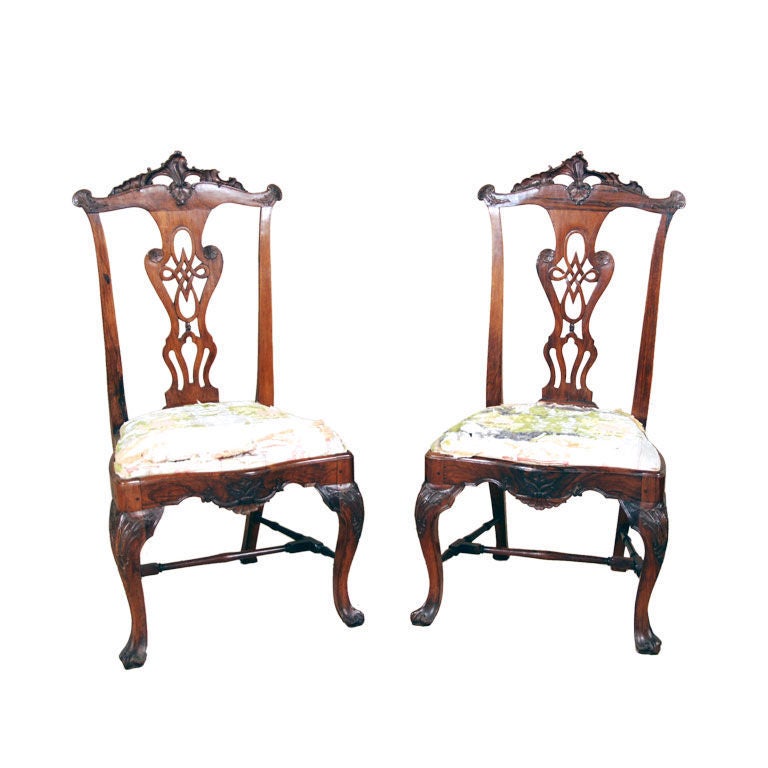 Importante paire de chaises d'appoint portugaises rococo en bois de rose en vente