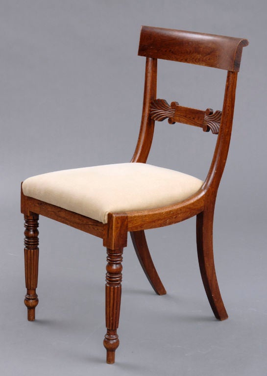 Set of eight period Regency mahogany simulated rosewood dining chairs with carved back splats, drop-in upholstered seats, turned and reeded front legs and saber back legs.  Label reads: Frank Porter & Sons, Ltd, Derby (England)