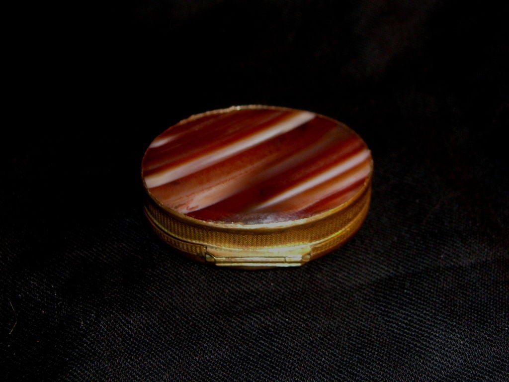 Beautiful 19th century pill snuff box probably w/ agate sides 1
