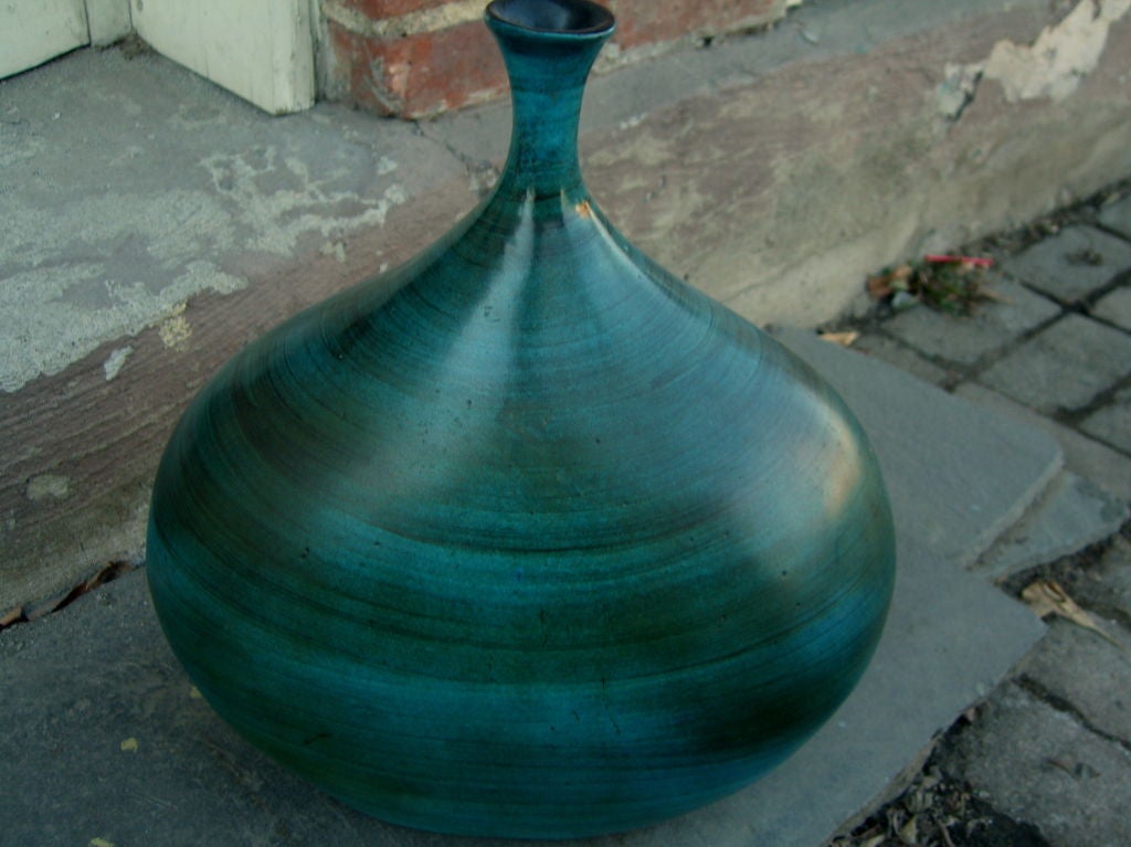 Handgedrehte Terrakotta-Vase von Jean de Lespinasse, signiert JDL (Italienisch) im Angebot