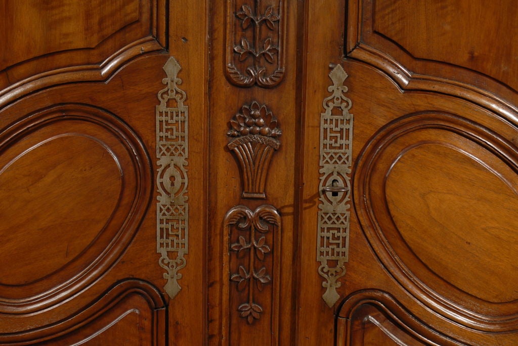 French Louis XV 1730s Walnut Armoire from Provence with Carved Floral Décor 4