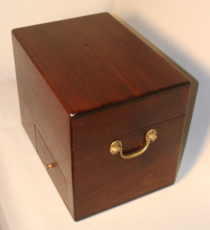 Mahogany Gentleman's Portable Liquor Box