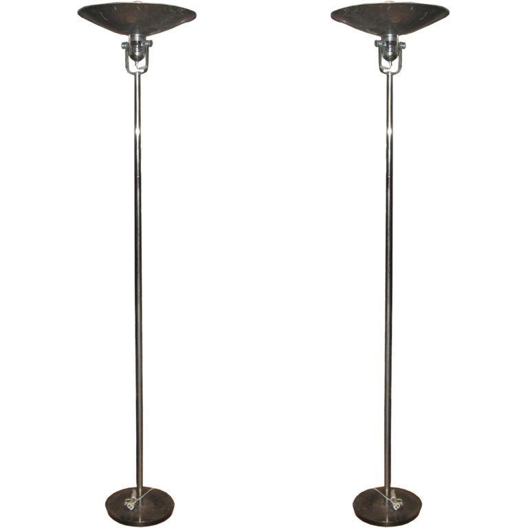 Nessen Coppia di lampade a stelo cromate del Medioevo