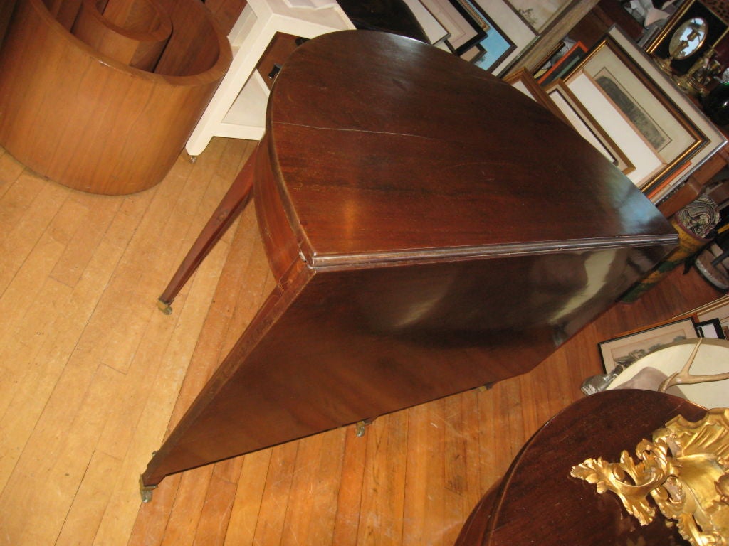 Paar Demilunen-Mahagoni-Tische aus dem frühen 19. Jahrhundert, Esstisch im Zustand „Gut“ im Angebot in Water Mill, NY