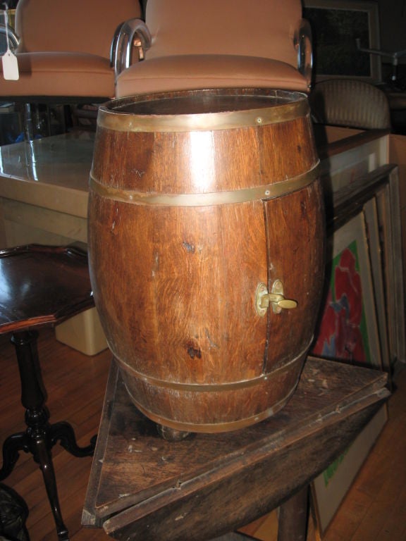 Anglais Table à fumer en Oak Oak et laiton en vente