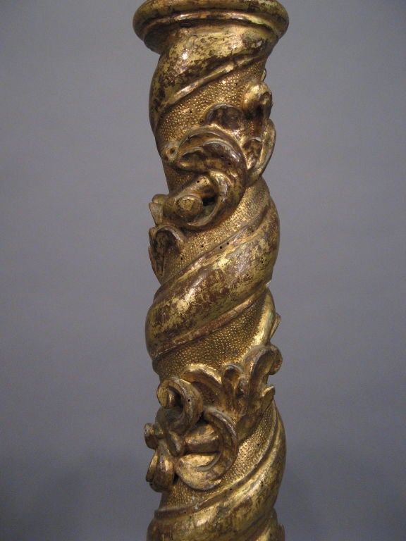 Fino al XVIII secolo Piedistallo italiano in legno dorato di gusto rococò, Italia, 1750 ca. in vendita