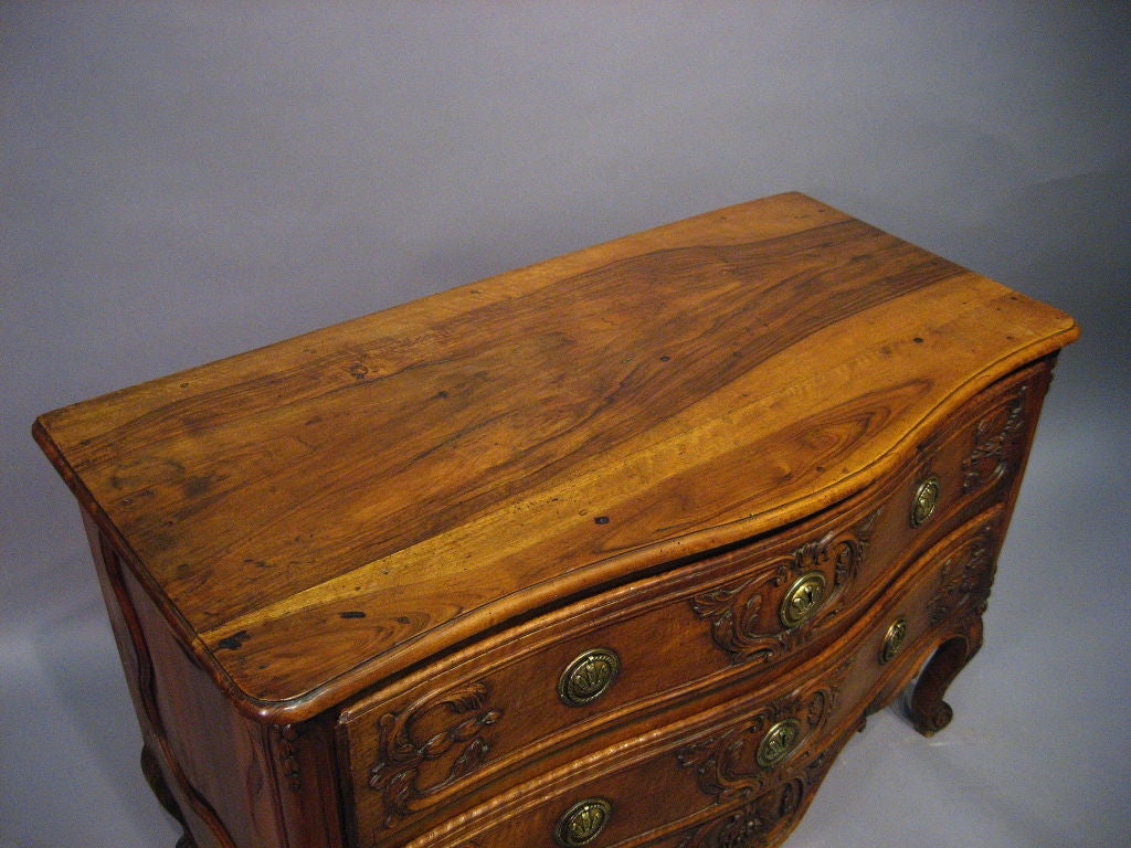 Louis XV Period Serpentine Commode in Walnut, France c. 1750 2