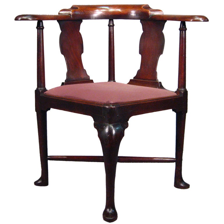 George II period Corner Chair in Red Walnut, England, c. 1750
