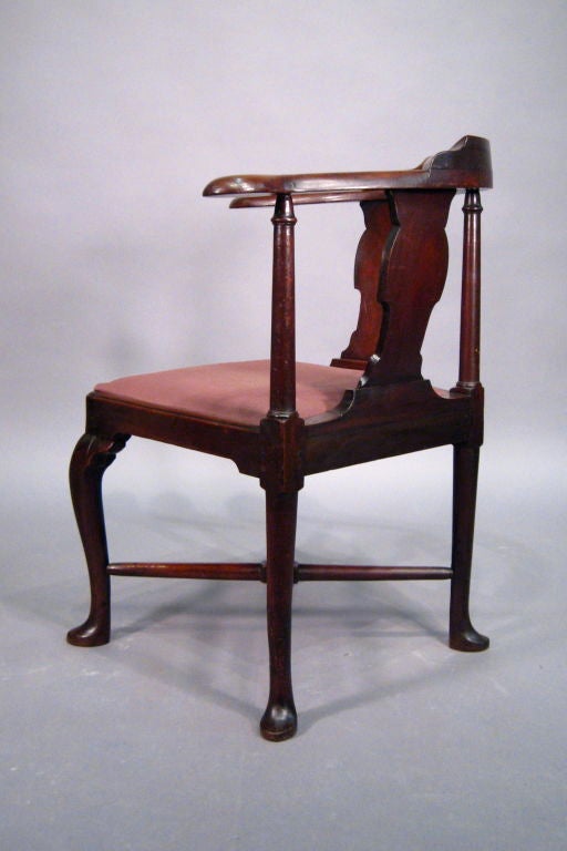 18th Century and Earlier George II period Corner Chair in Red Walnut, England, c. 1750