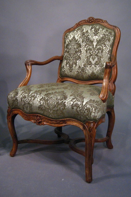 Matched Pair Regence-period Armchairs in Walnut, France c. 1730 In Good Condition In Atlanta, GA