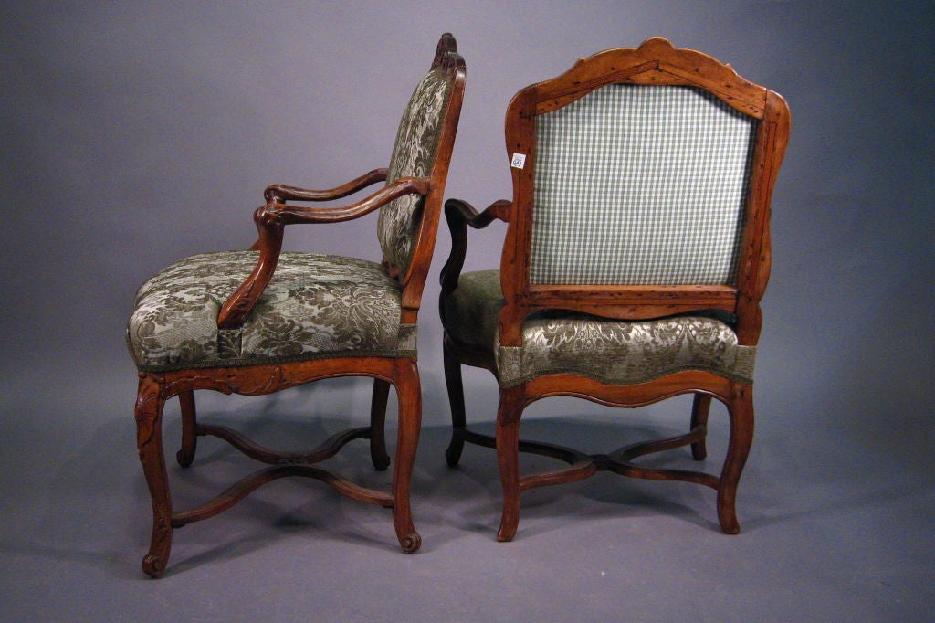 French Matched Pair Regence-period Armchairs in Walnut, France c. 1730