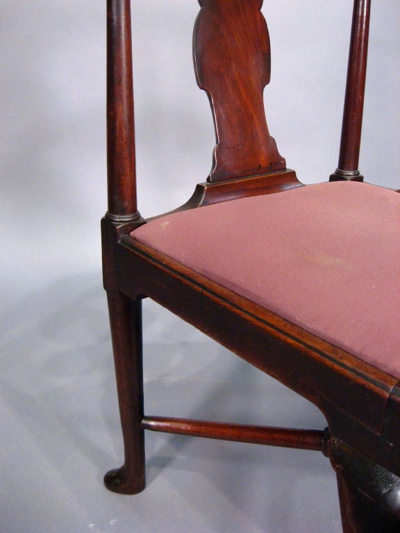 George II period Corner Chair in Red Walnut, England, c. 1750 4