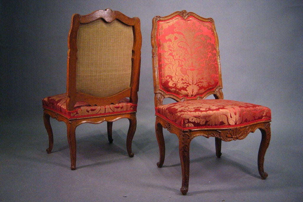 Pair Regence period Side Chairs in Beech, France c. 1720 In Good Condition In Atlanta, GA