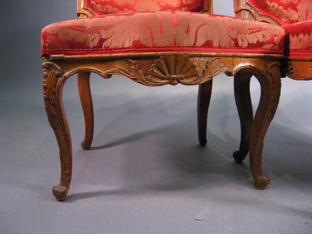 Pair Regence period Side Chairs in Beech, France c. 1720 3