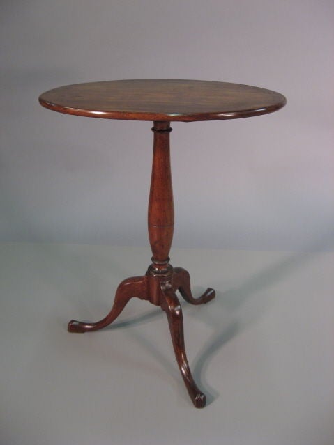 American Oval Tilt-top Candlestand in Mahogany, New England, c. 1800
