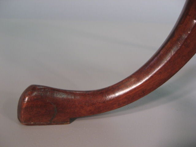 Oval Tilt-top Candlestand in Mahogany, New England, c. 1800 2