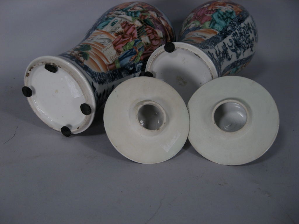 Paire de vases et couvercles en porcelaine d'exportation chinoise, vers 1775 en vente 3