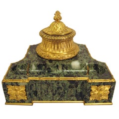 Empire Empire-Schreibtischset aus vergoldeter Bronze und grünem Marmor, um 1820
