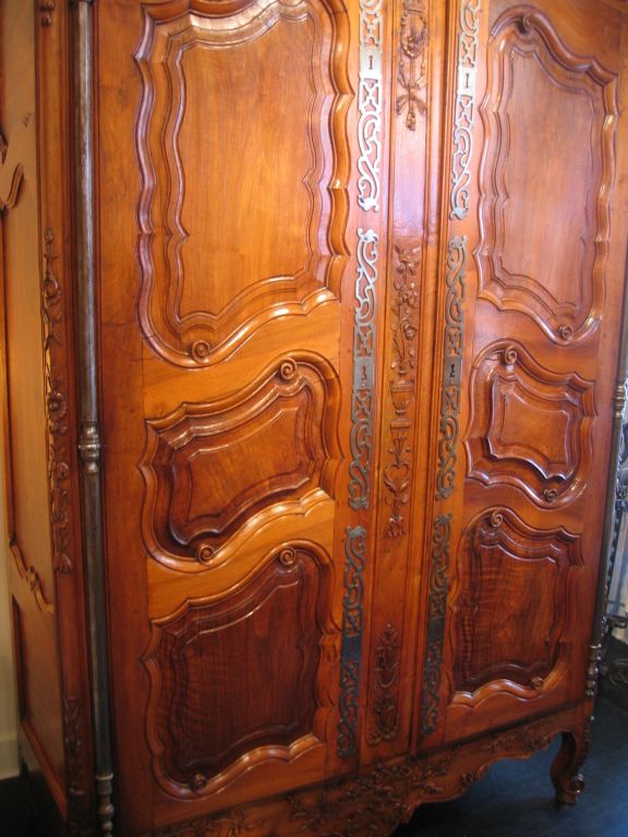 18. Jahrhundert Französisch Louis XV Provencale Armoire (Louis XV.)