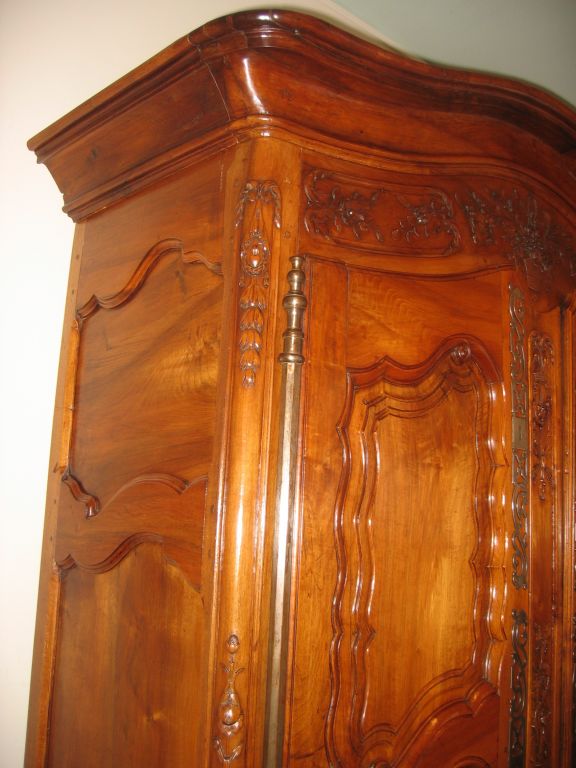 18th Century French Louis XV Provencale Armoire In Excellent Condition In Doylestown, PA