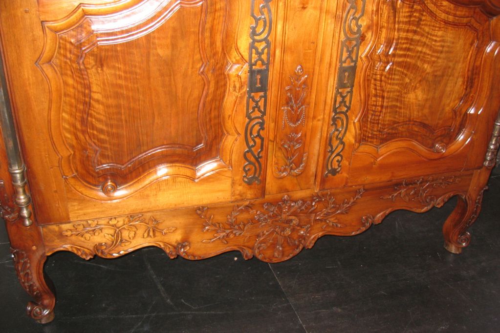 18. Jahrhundert Französisch Louis XV Provencale Armoire 2