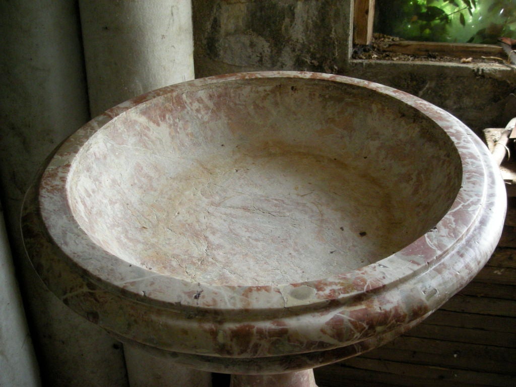 FINE BAROQUE  PERIOD BRESCIA MARBLE FONT 1