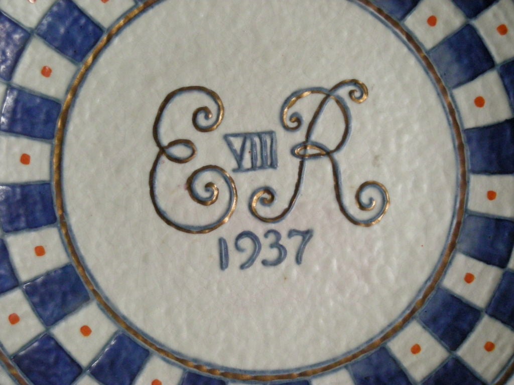 English art pottery Edward VIII commemorative plate in hand painted earthenware by Crown Ducal, English circa 1937. Signed.<br />
Edward VIII abdicated the throne in order to marry his true love, Wallis Warfield Simpson, who became the Duchess of