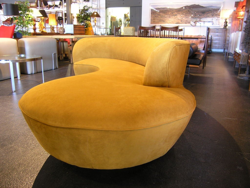 This classic sofa by Vladimir Kagan is a piece of art.