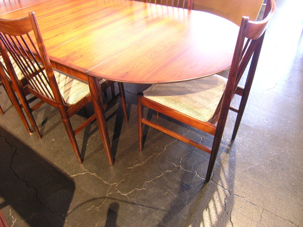 Danish Large Rosewood Dining table and 6 chairs by Arne Vodder